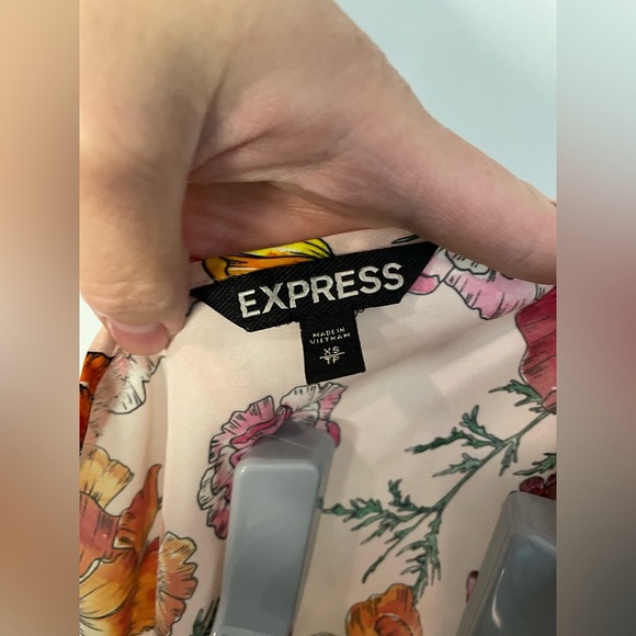 Express Floral blouse with lace and chiffon shoulder details size XS - Picture 3 of 6